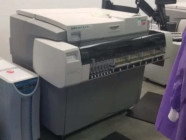 Abbott ARCHITECT i2000SR immunoassay analyzer